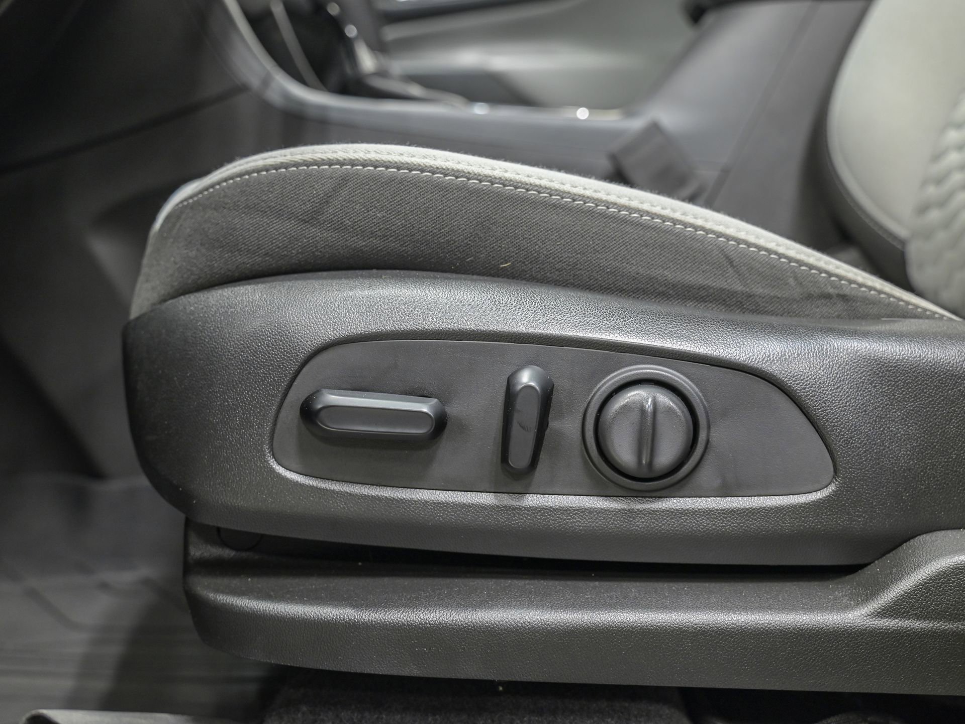 Used 2021 Chevrolet Equinox LS w/ LS Convenience Package image 14