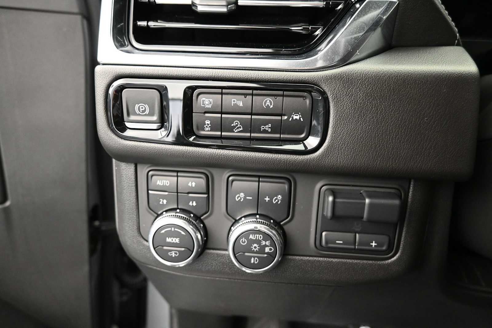 Used 2025 GMC Yukon Denali w/ Denali Reserve Package AWD/4WD image 12