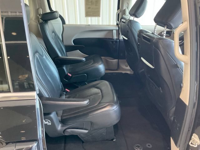 Used 2018 Chrysler Pacifica Touring-L Plus FWD image 20