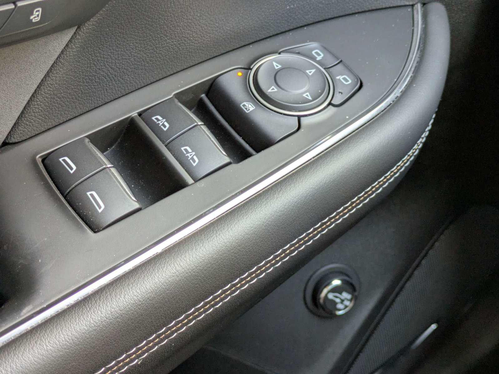 Used 2024 Buick Envision Sport Touring AWD/4WD image 19