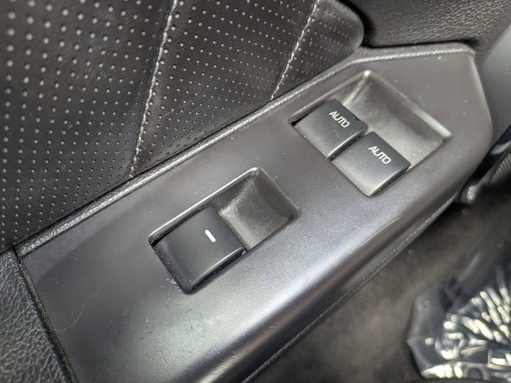 Used 2010 Ford Mustang Convertible RWD image 21