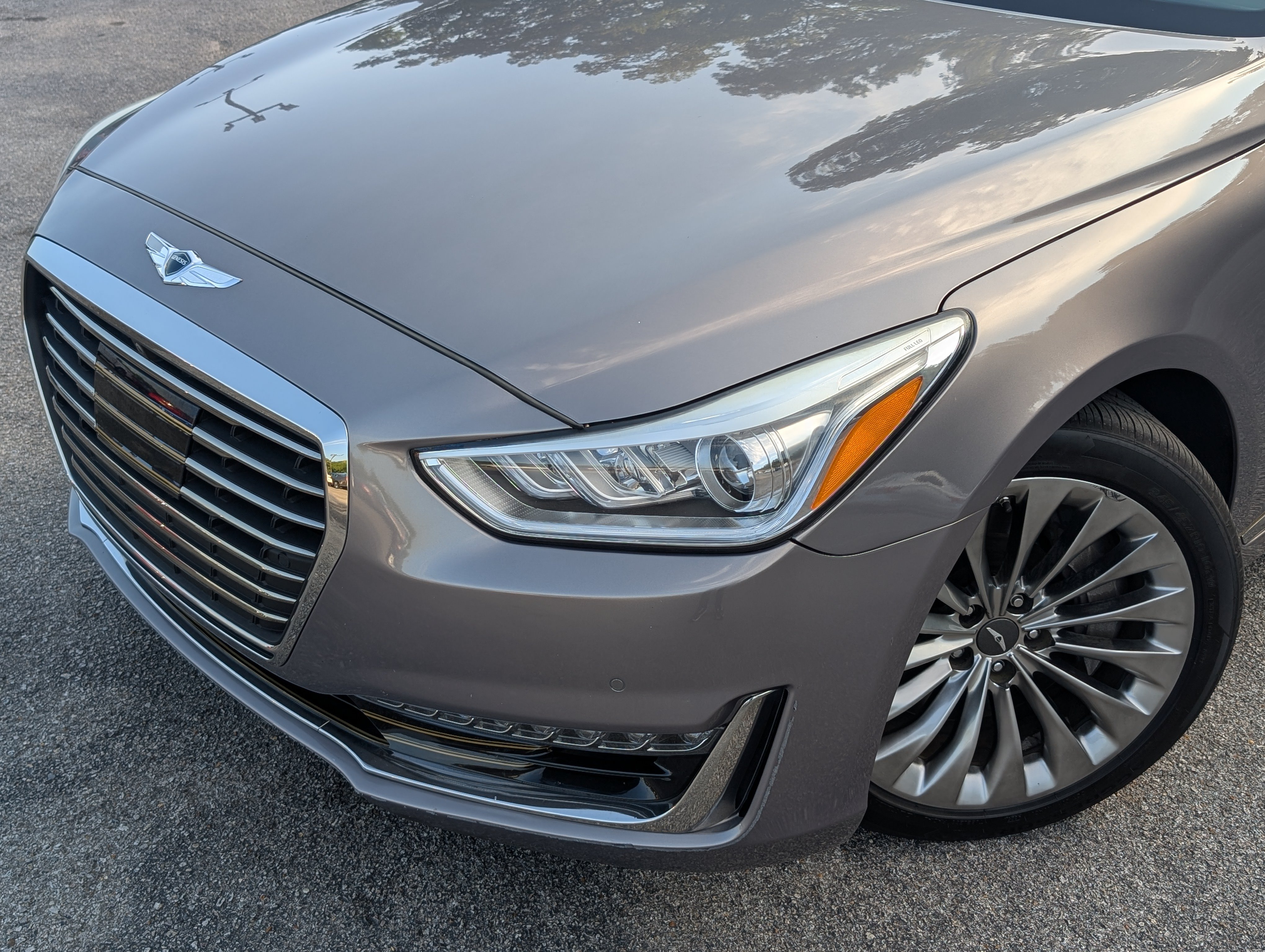 Used 2018 Genesis G90 3.3T Premium RWD image 13
