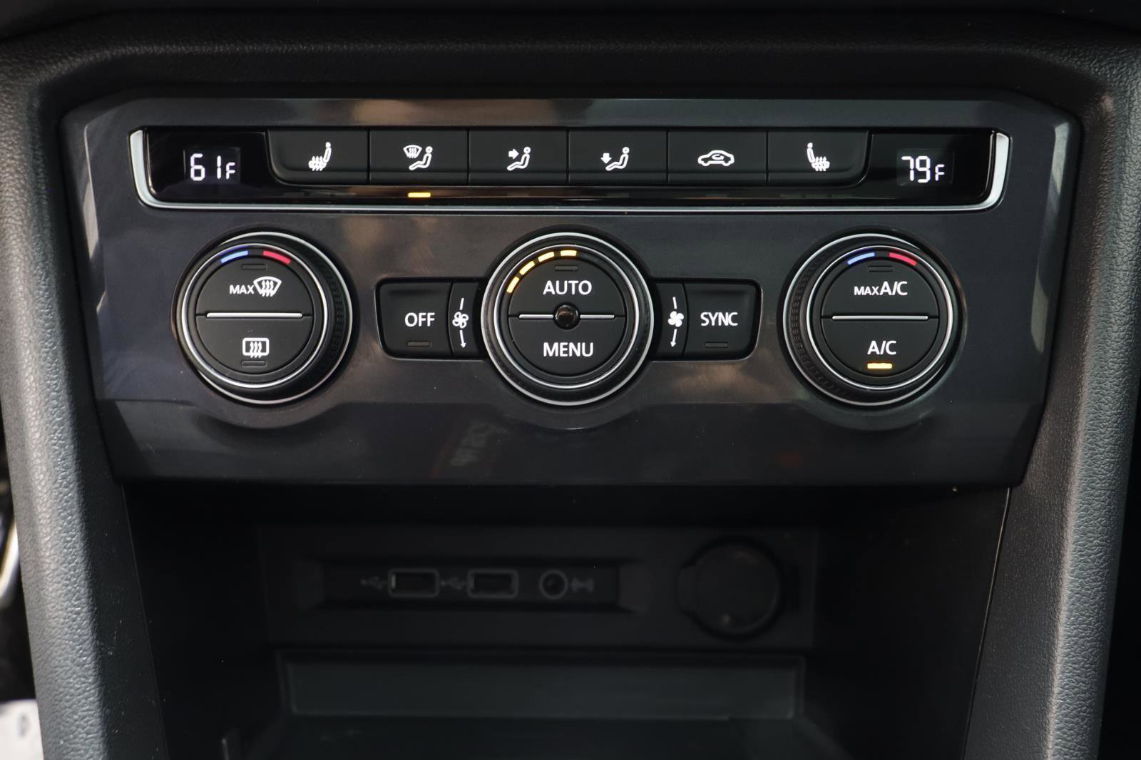 Used 2020 Volkswagen Tiguan SE R-Line image 11