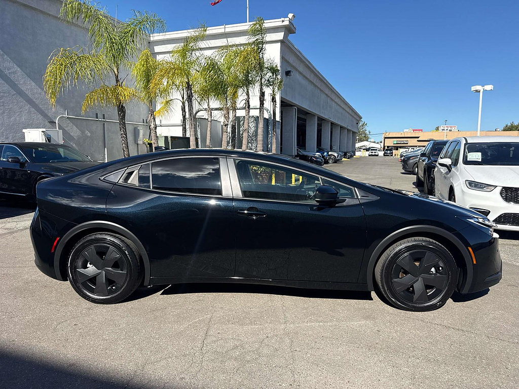 Used 2025 Toyota Prius LE FWD image 2