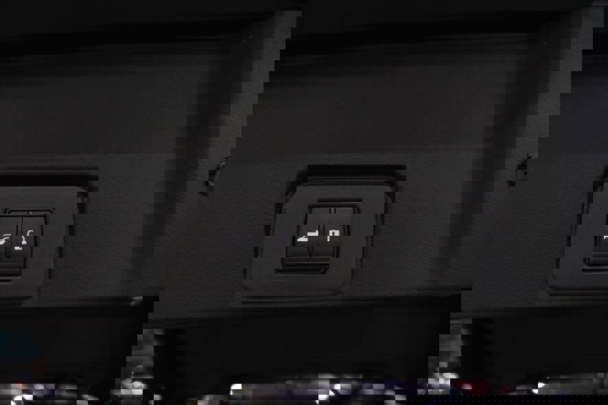 Used 2025 Nissan Rogue SV image 11