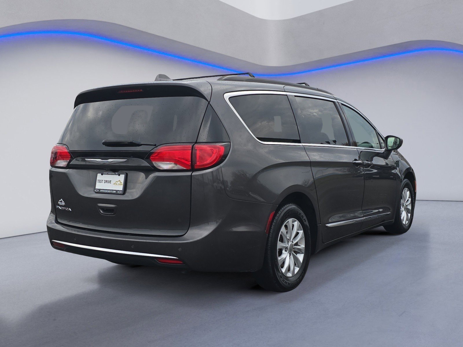 Used 2017 Chrysler Pacifica Touring-L image 10