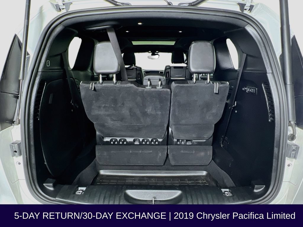 Used 2019 Chrysler Pacifica Limited w/ Advanced Safetytec Group FWD image 33
