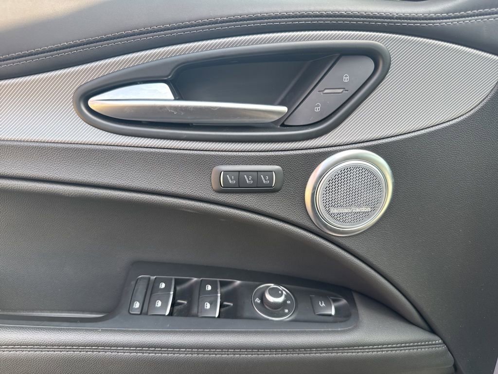 Used 2024 Alfa Romeo Stelvio AWD image 30