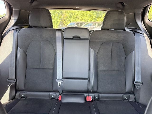Used 2021 Volvo XC40 T5 R-Design w/ Advanced Package AWD/4WD image 29