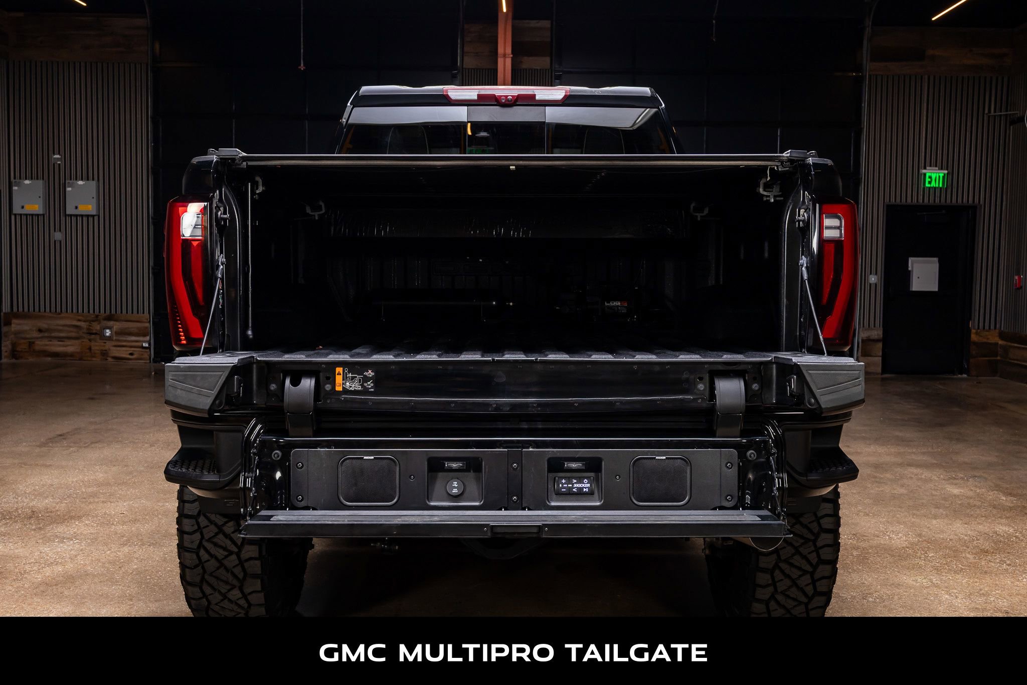 Used 2024 GMC Sierra 2500 Denali Ultimate w/ Max Trailering Package image 9