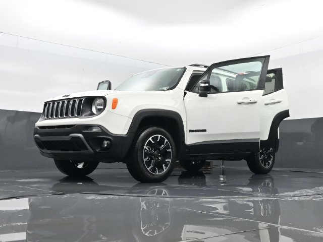 Used 2023 Jeep Renegade Latitude AWD/4WD image 32