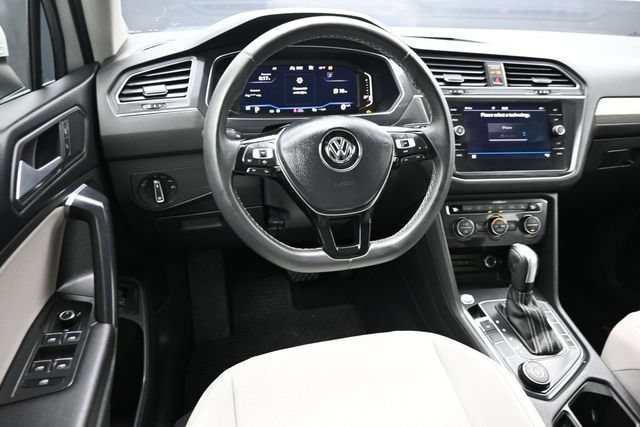 Used 2021 Volkswagen Tiguan SEL AWD/4WD image 18