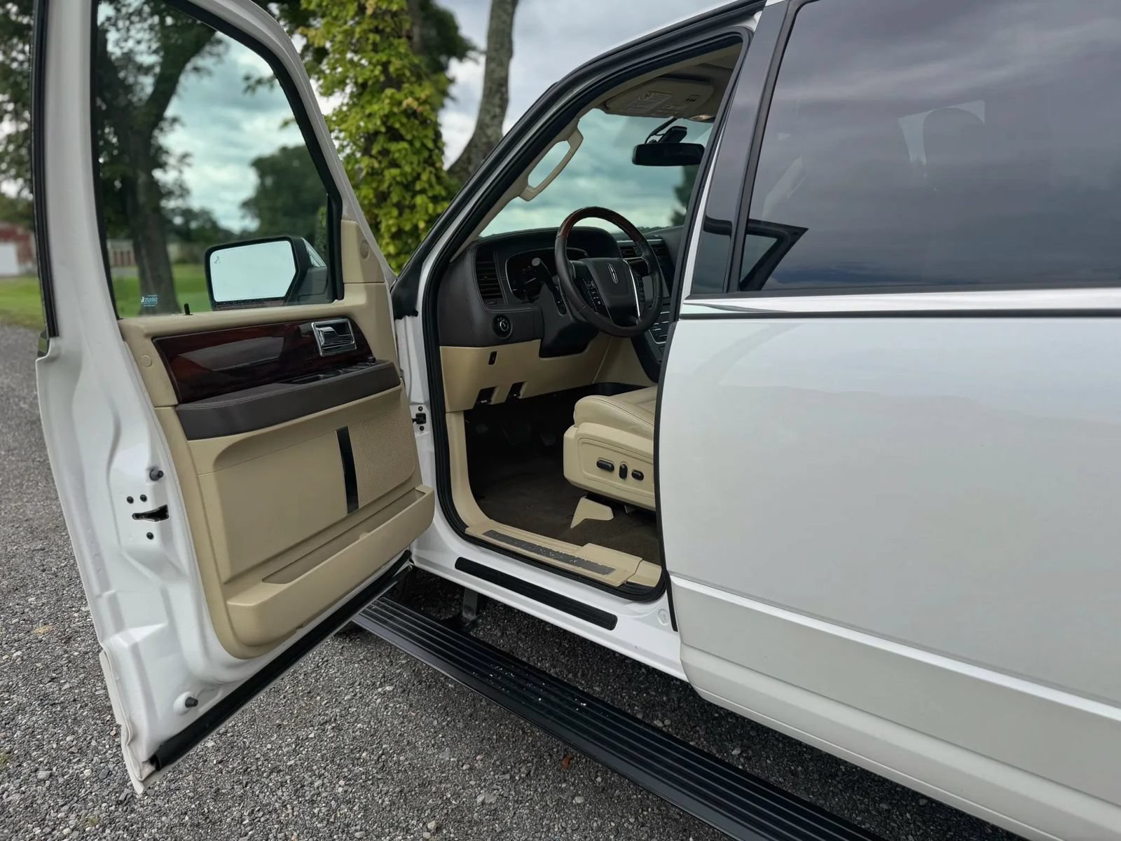 Used 2015 Lincoln Navigator L 4WD w/ Equipment Group 101A Reserve image 83