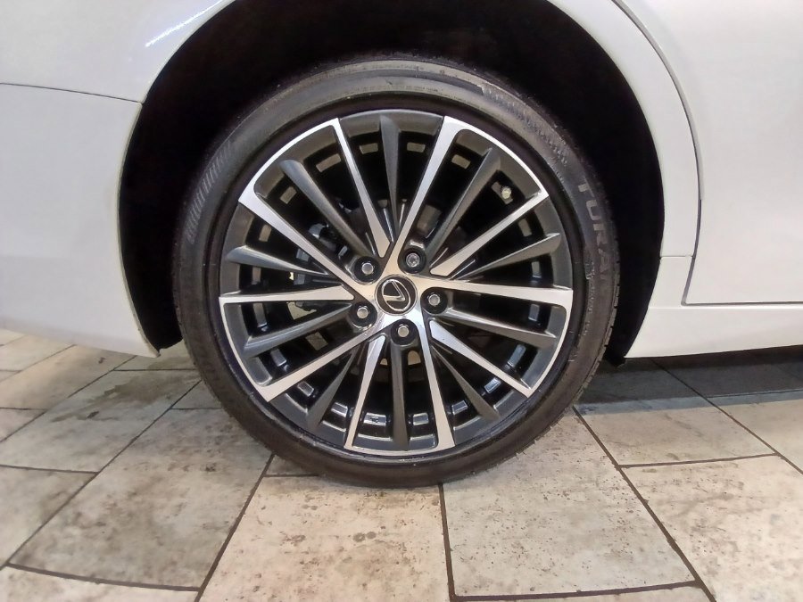 Used 2023 Lexus ES 250 w/ Premium Package image 30