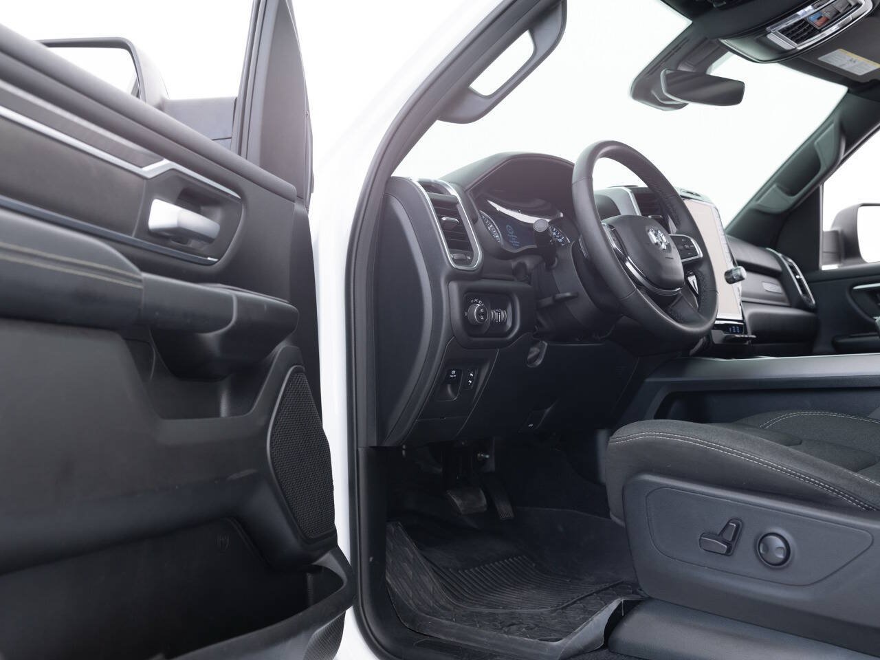 Used 2025 RAM 1500 Big Horn AWD/4WD image 28