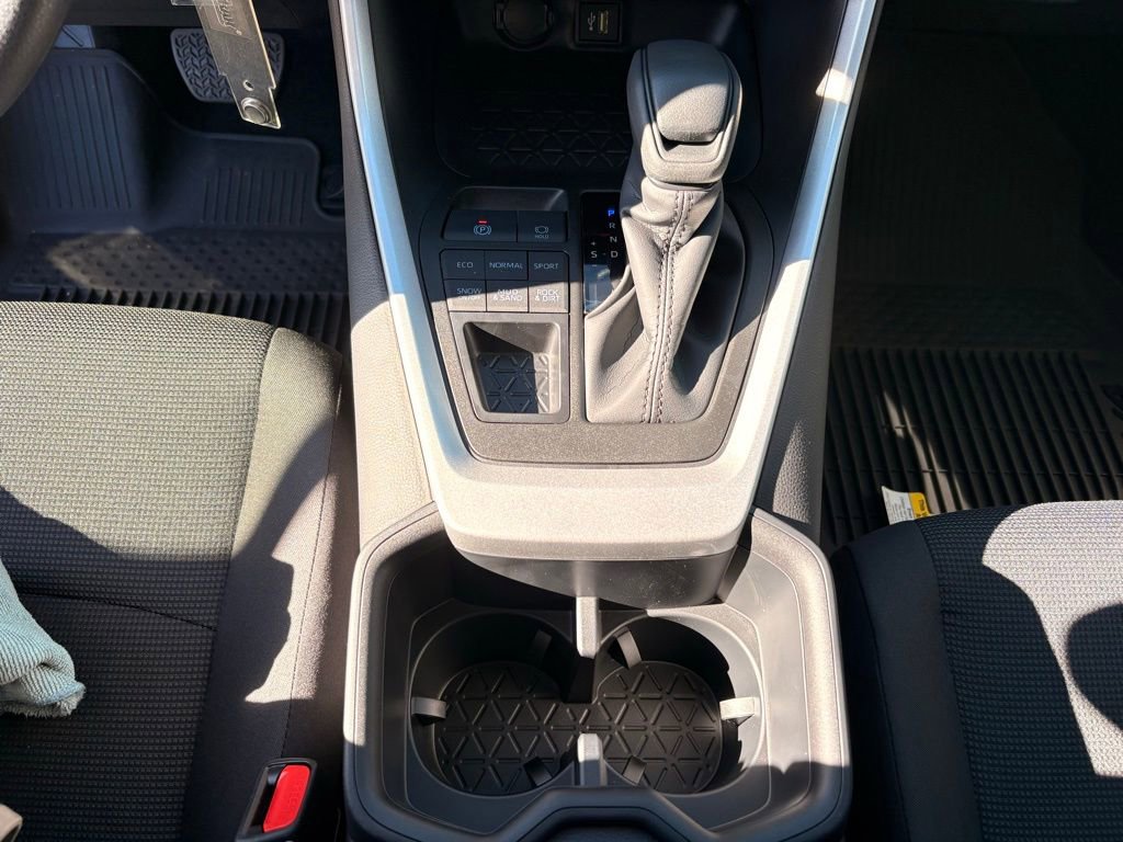 Used 2025 Toyota RAV4 LE image 18