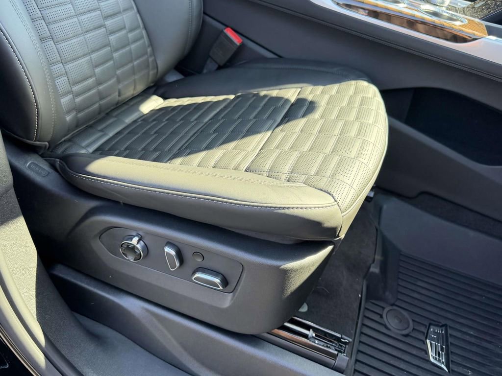 New 2026 Cadillac Escalade Platinum Luxury w/ LPO, Floor Liner Package AWD/4WD image 9