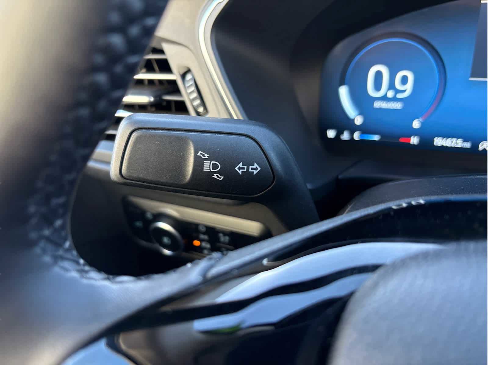 Used 2025 Ford Escape Platinum image 25