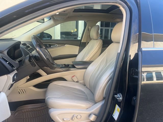 Used 2017 Lincoln MKX Reserve w/ Enhanced Security Package image 7