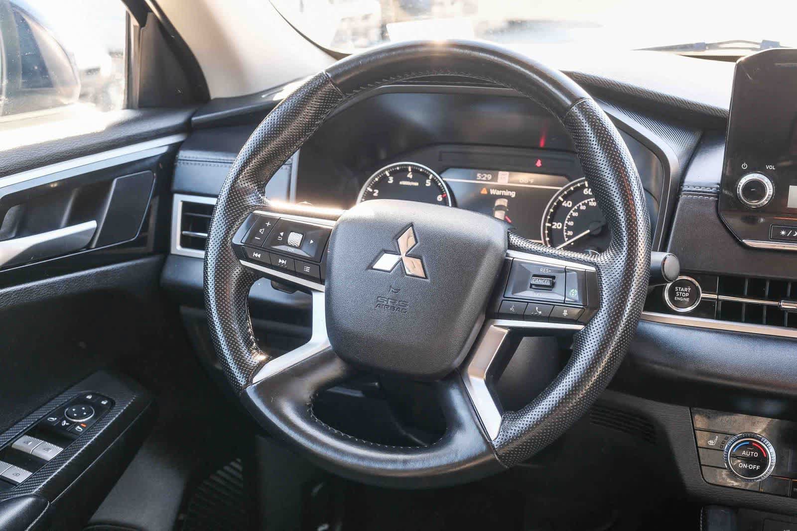 Used 2024 Mitsubishi Outlander SE FWD image 13