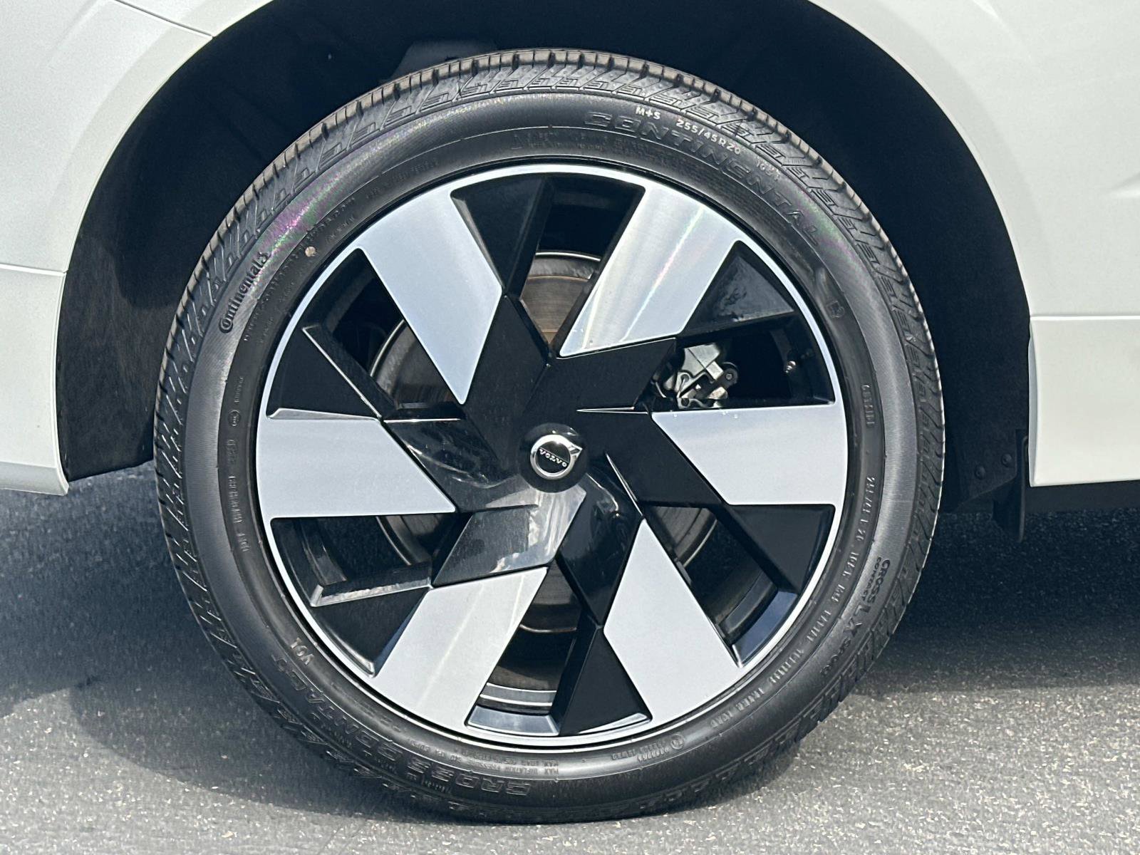 Certified 2025 Volvo XC60 T8 Plus w/ Protection Package Premier image 27