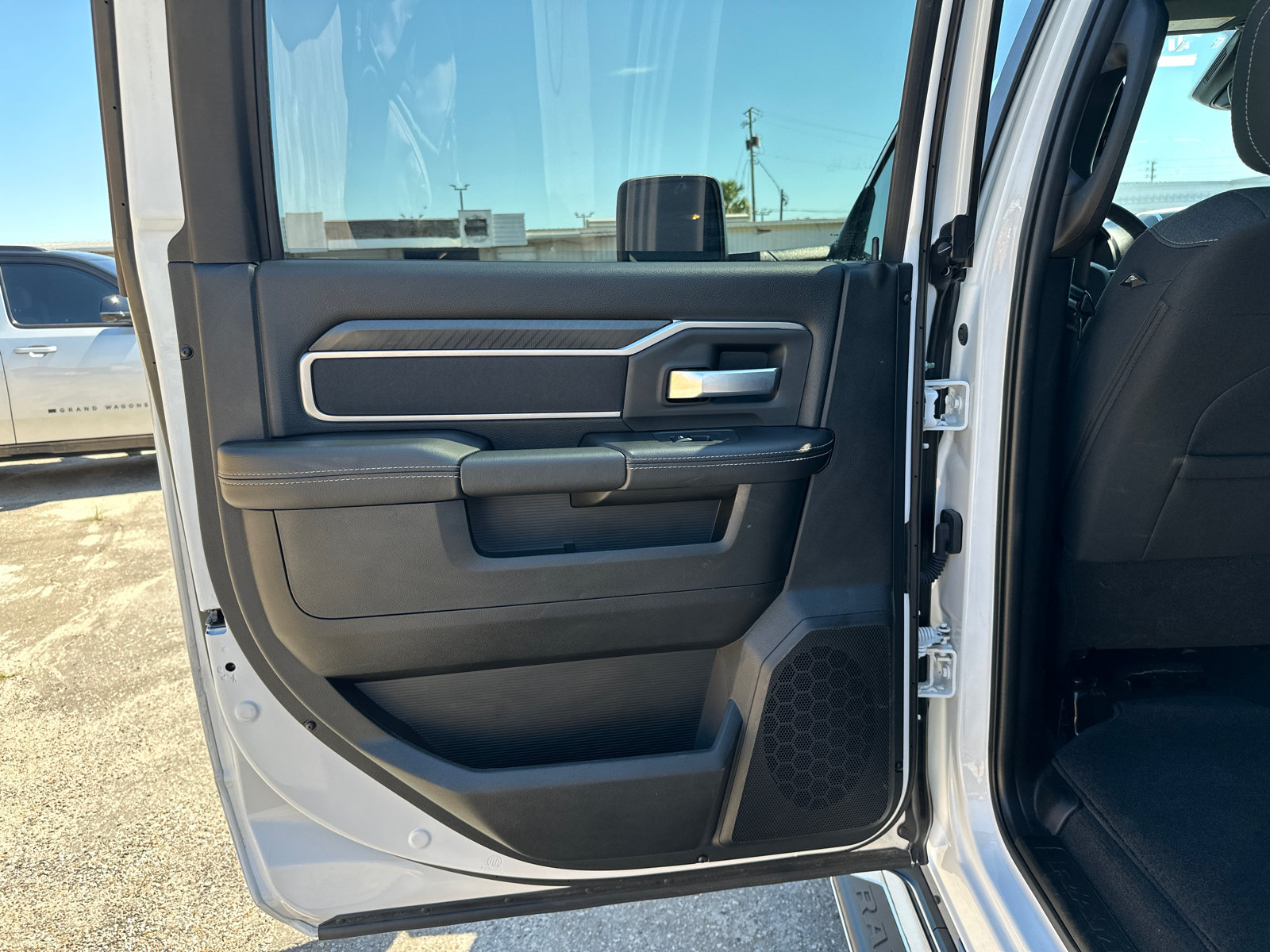 Used 2025 RAM 2500 Big Horn AWD/4WD image 13