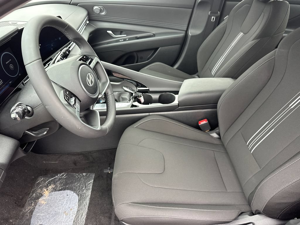 New 2025 Hyundai Elantra SEL FWD image 10