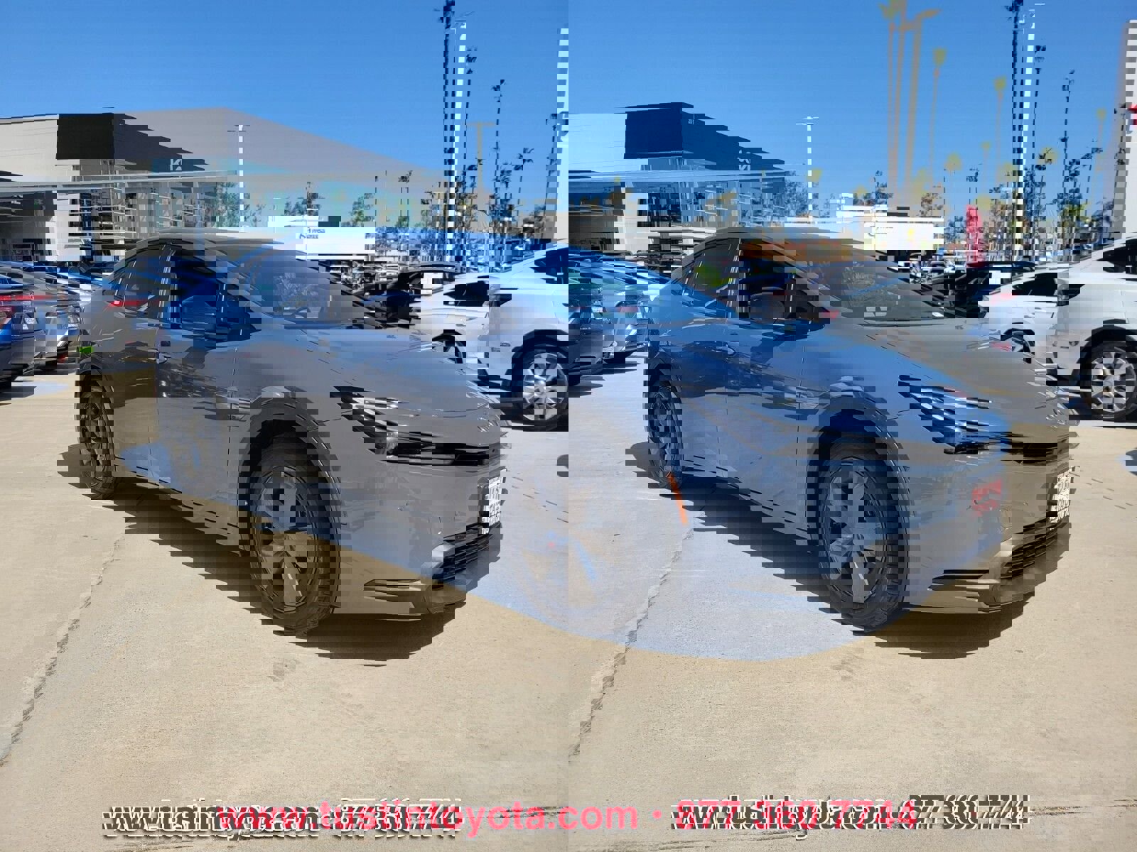 Used 2024 Toyota Prius LE FWD image 2