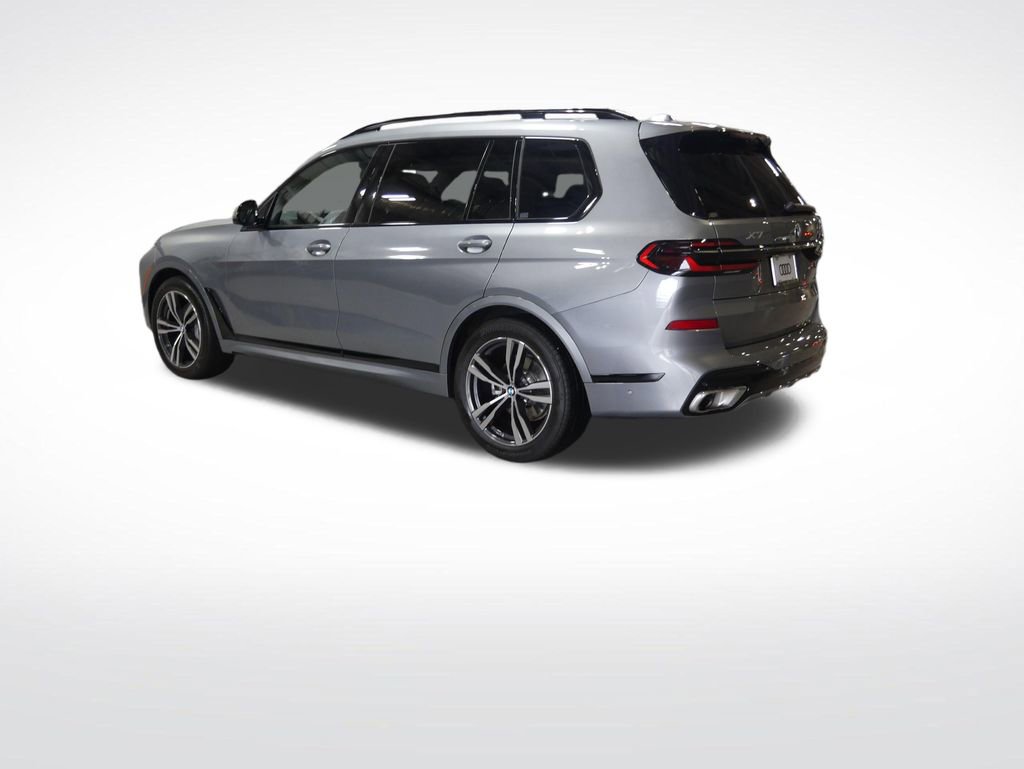Used 2023 BMW X7 xDrive40i w/ M Sport Package AWD/4WD image 3