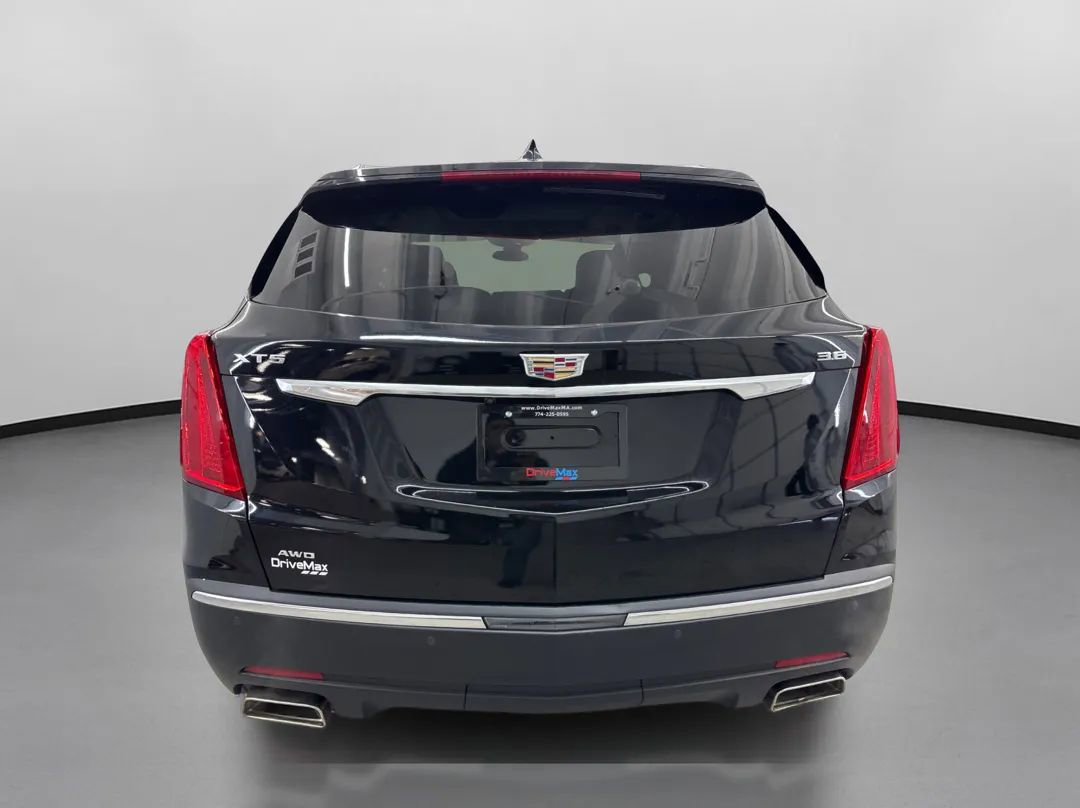 Used 2018 Cadillac XT5 Luxury w/ Driver Awareness Package image 8