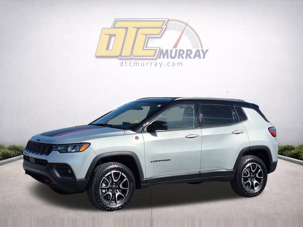 Used 2025 Jeep Compass Trailhawk image 2