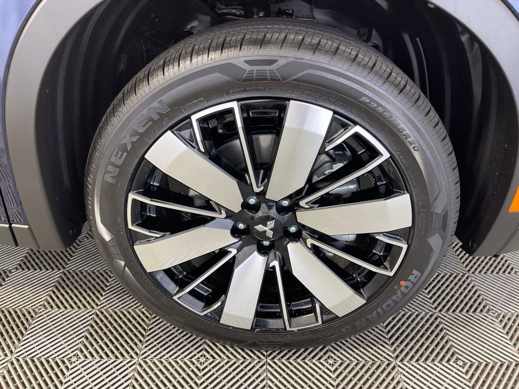 New 2025 Mitsubishi Outlander SE image 39
