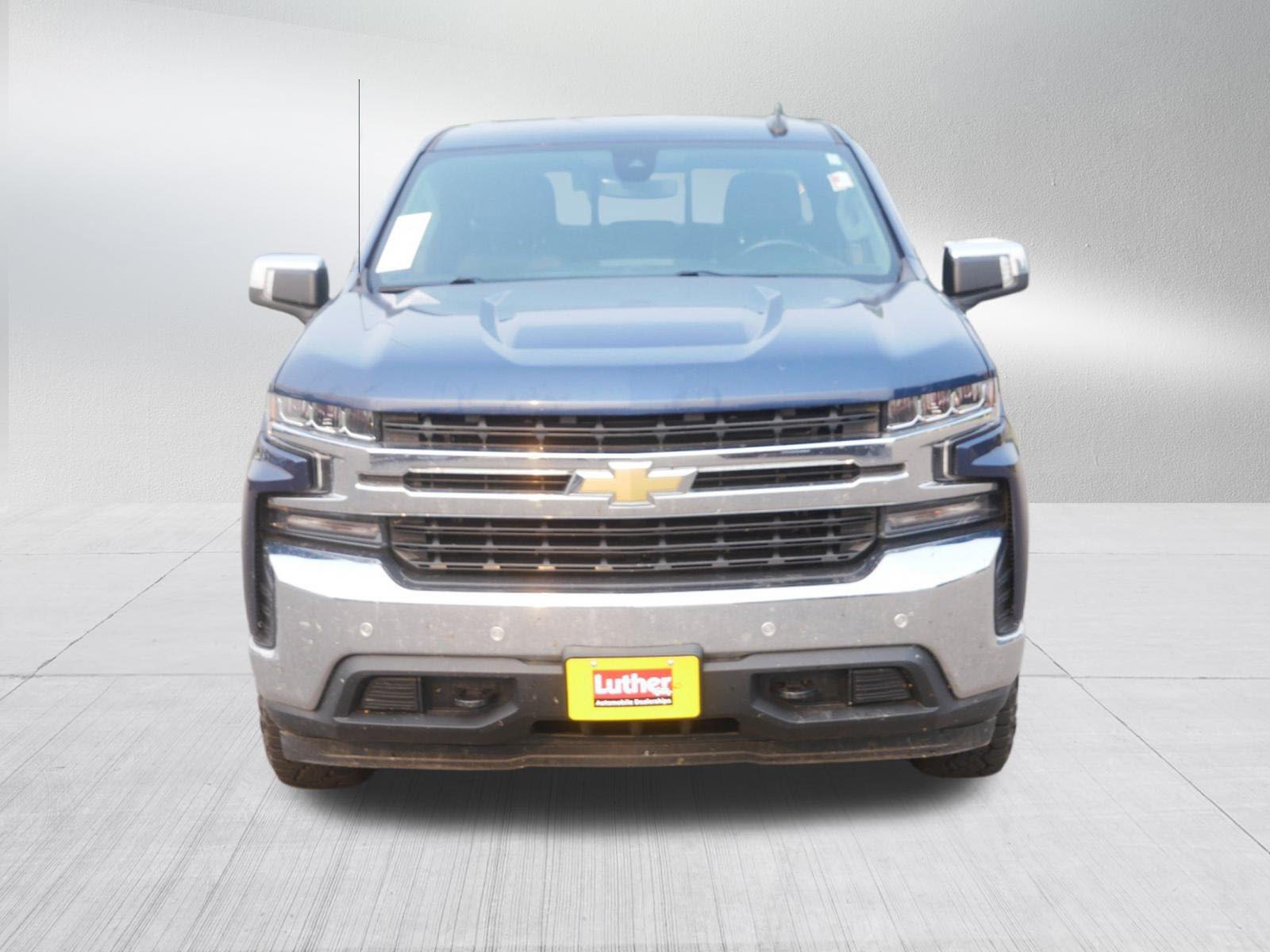 Used 2019 Chevrolet Silverado 1500 LT w/ Convenience Package AWD/4WD image 2