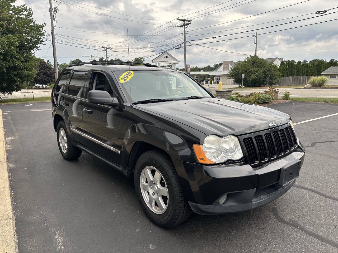 Used 2010 Jeep Grand Cherokee Laredo w/ Popular Equipment Group AWD/4WD image 4