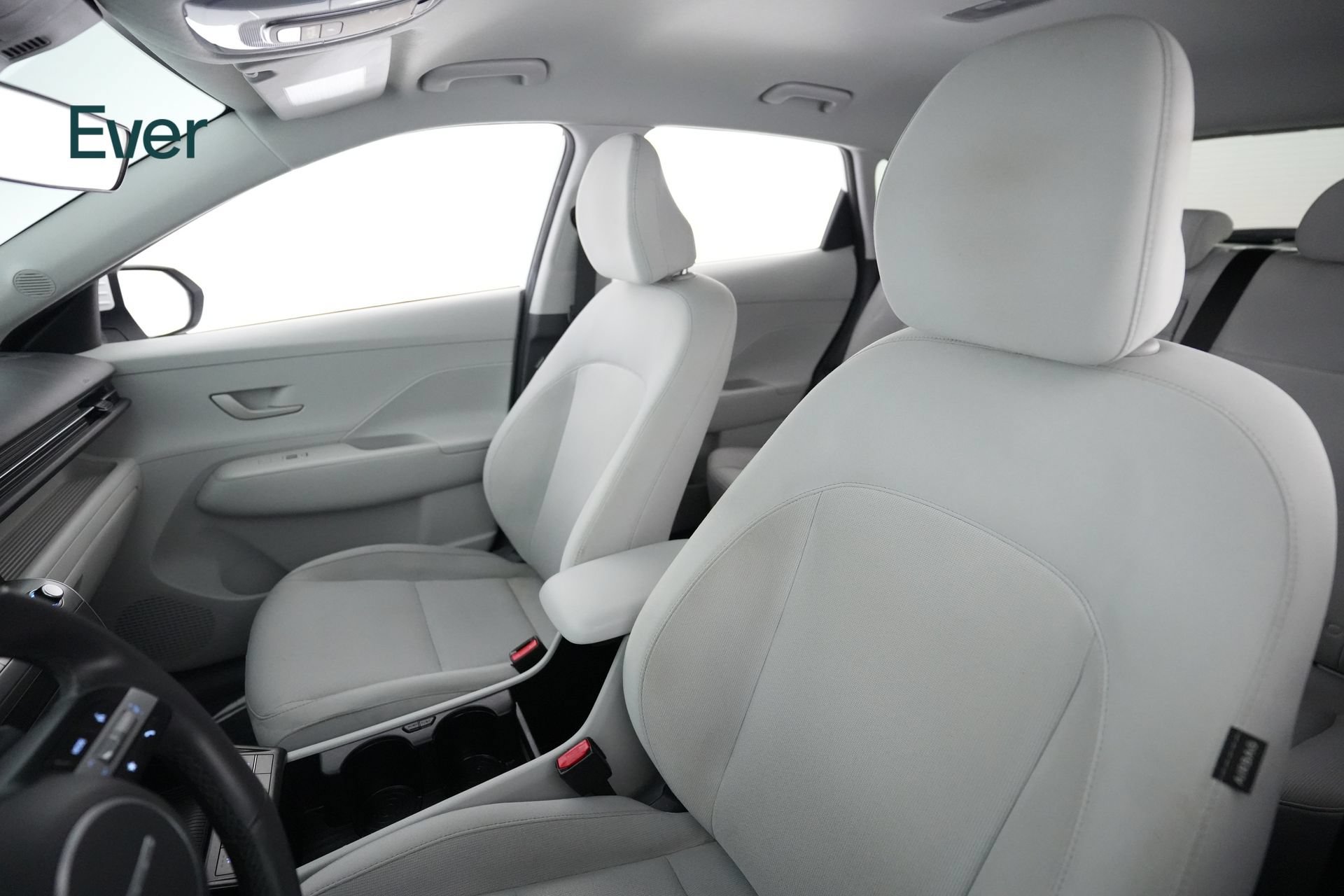 Used 2024 Hyundai Kona SEL FWD image 4