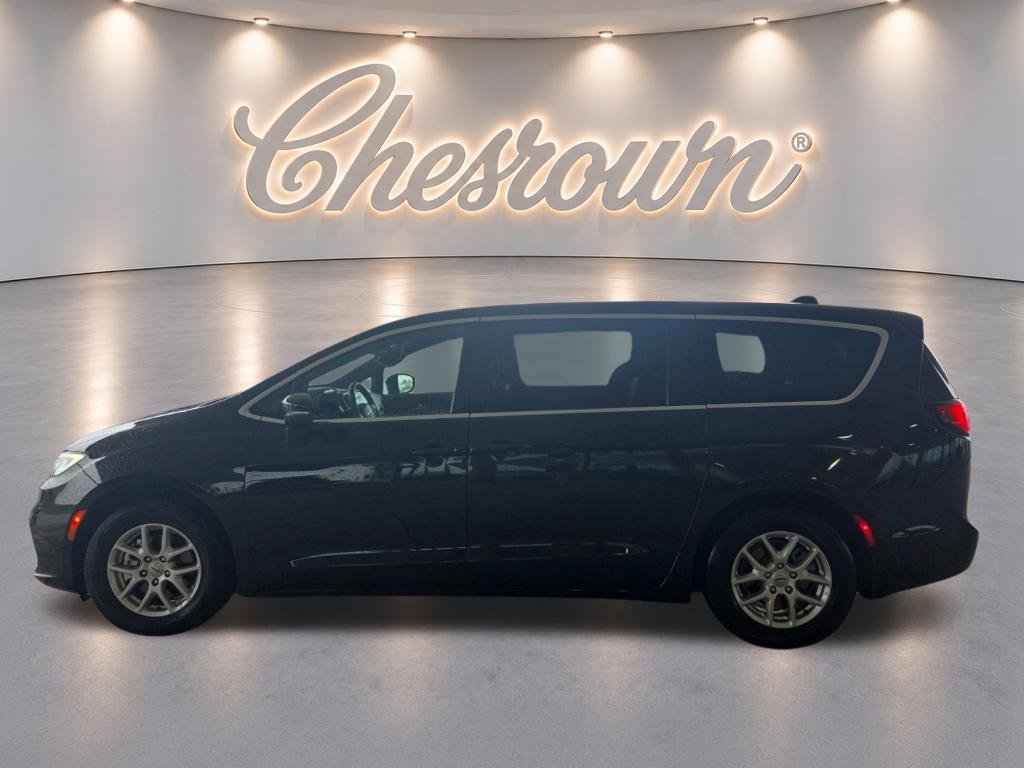 Used 2025 Chrysler Pacifica Select FWD image 8