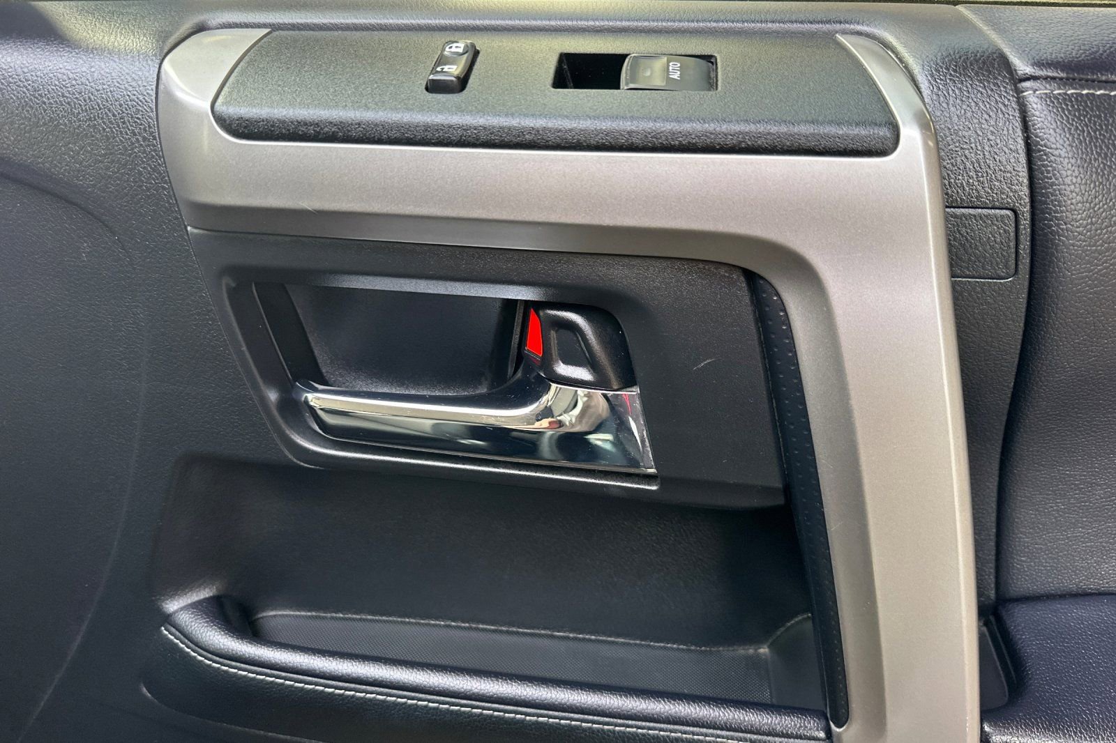 Used 2024 Toyota 4Runner SR5 AWD/4WD image 23