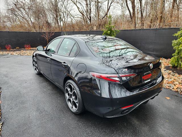 Used 2024 Alfa Romeo Giulia Veloce image 3