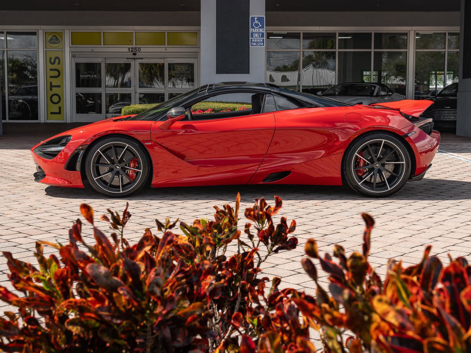 Used 2020 McLaren 720S Performance RWD image 27