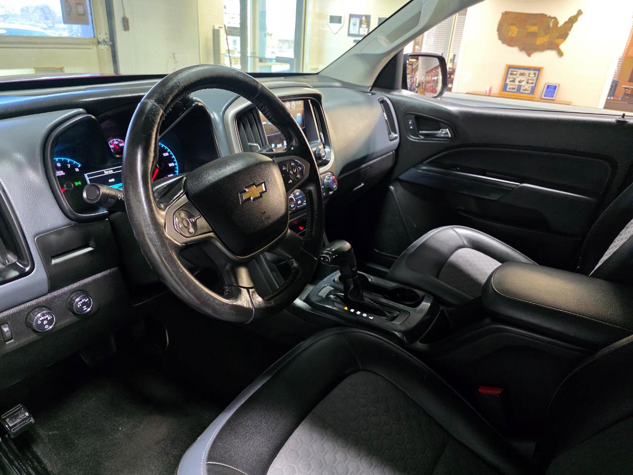 Used 2018 Chevrolet Colorado Z71 AWD/4WD image 16