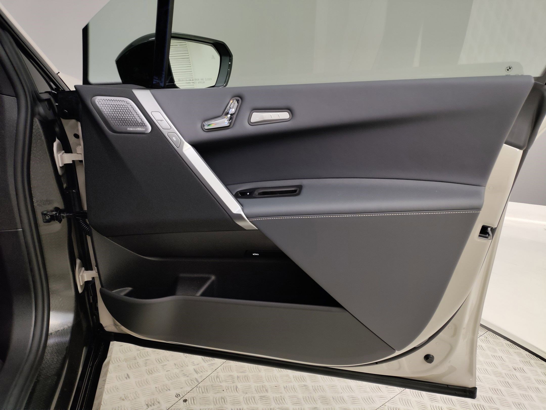 New 2026 BMW iX M70 image 25