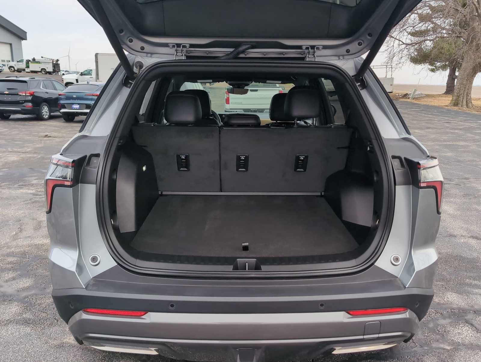 Used 2025 Chevrolet Equinox ACTIV w/ Safety and Technology Package image 25