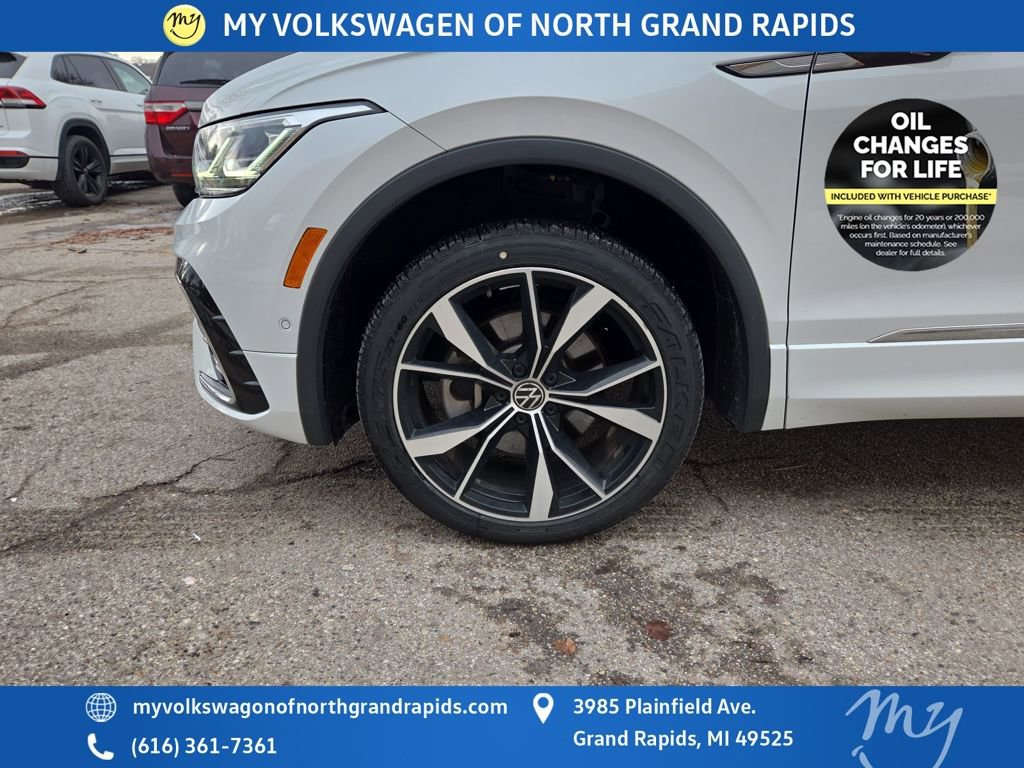 Used 2022 Volkswagen Tiguan SEL R-Line image 33