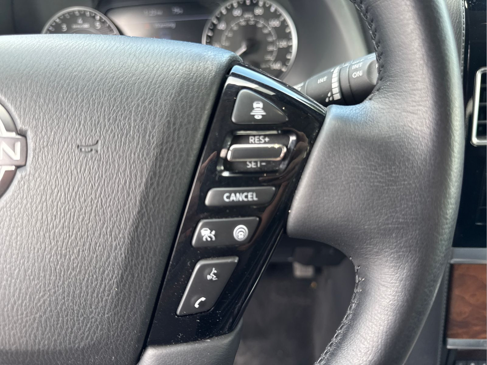Used 2024 Nissan Armada SL w/ Captain's Chairs Package AWD/4WD image 20