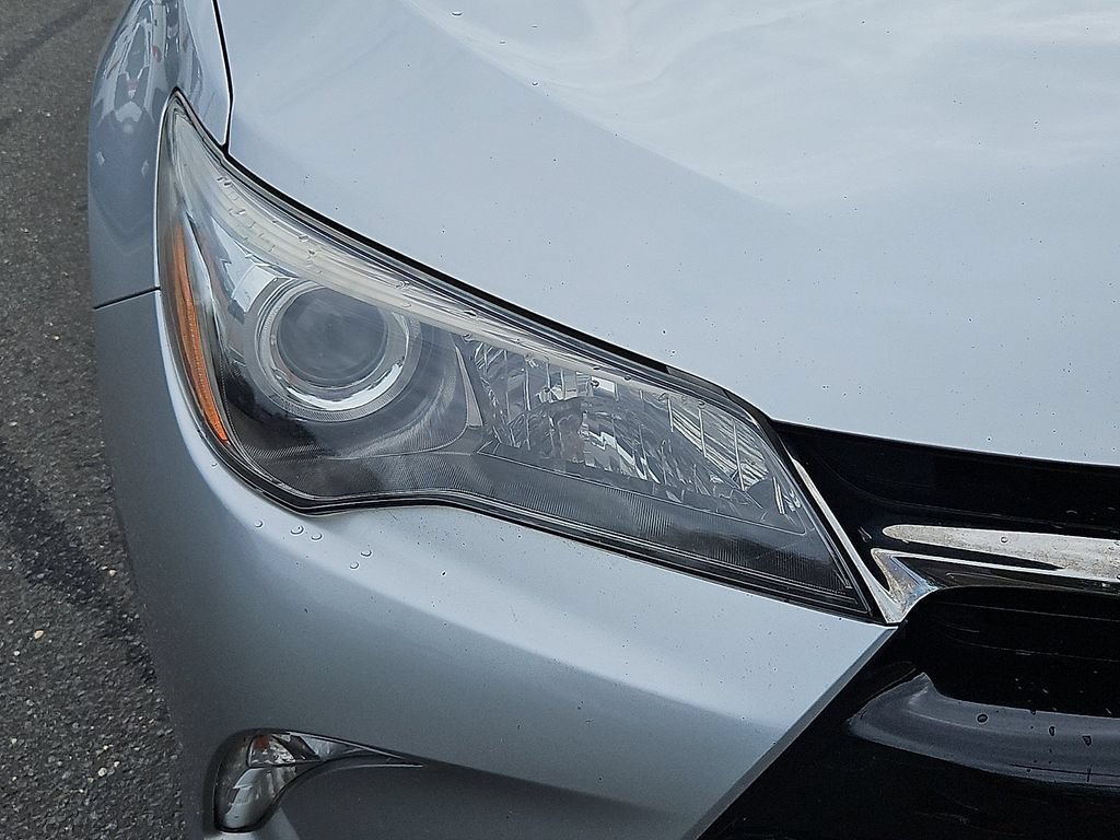 Used 2017 Toyota Camry SE w/ Moonroof Package FWD image 10