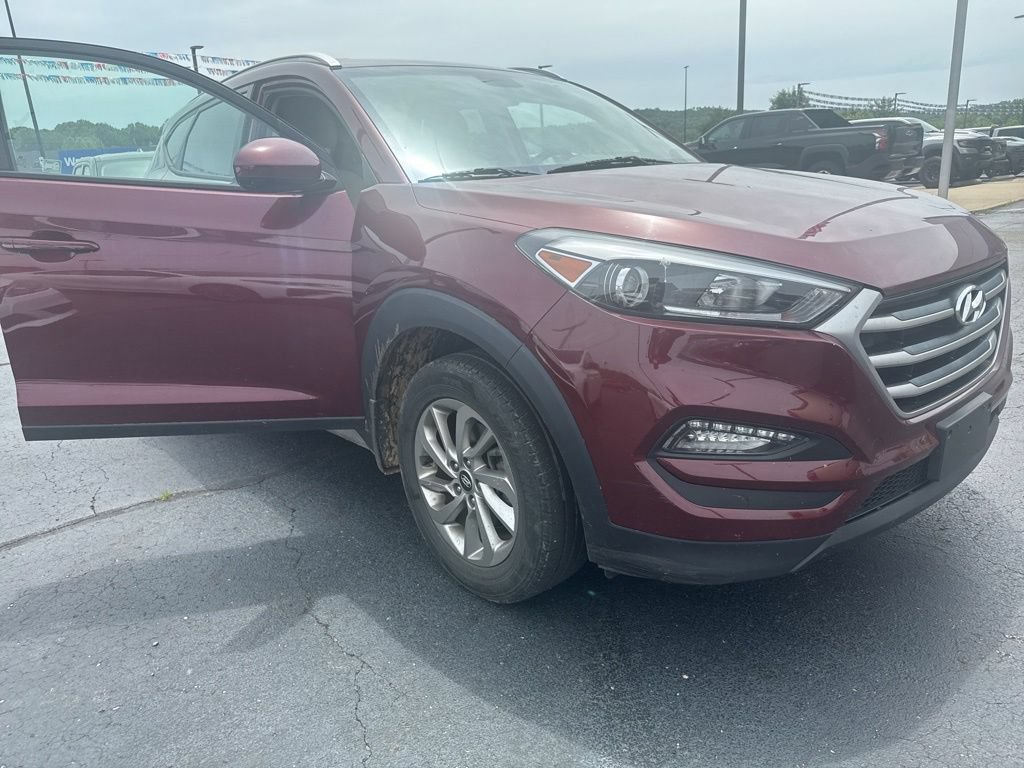 Used 2017 Hyundai Tucson SE w/ SE Popular Package 02 AWD/4WD image 4