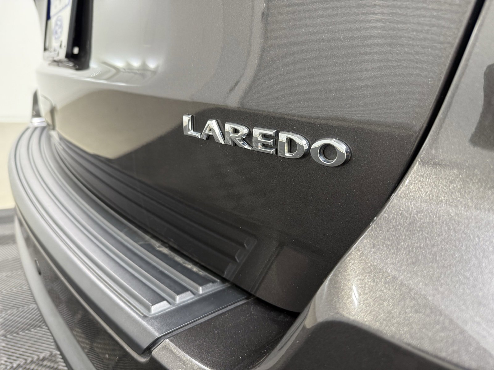 Used 2021 Jeep Grand Cherokee Laredo X image 9