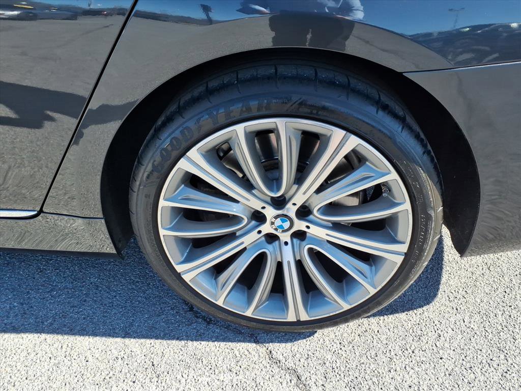 Used 2021 BMW 750i xDrive w/ Executive Package image 4