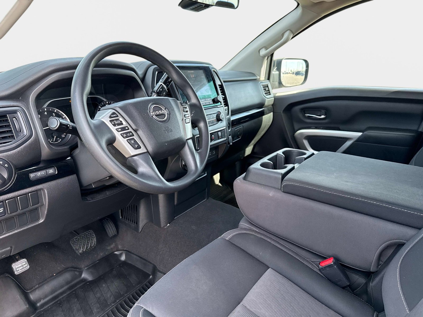 Used 2024 Nissan Titan SV AWD/4WD image 34
