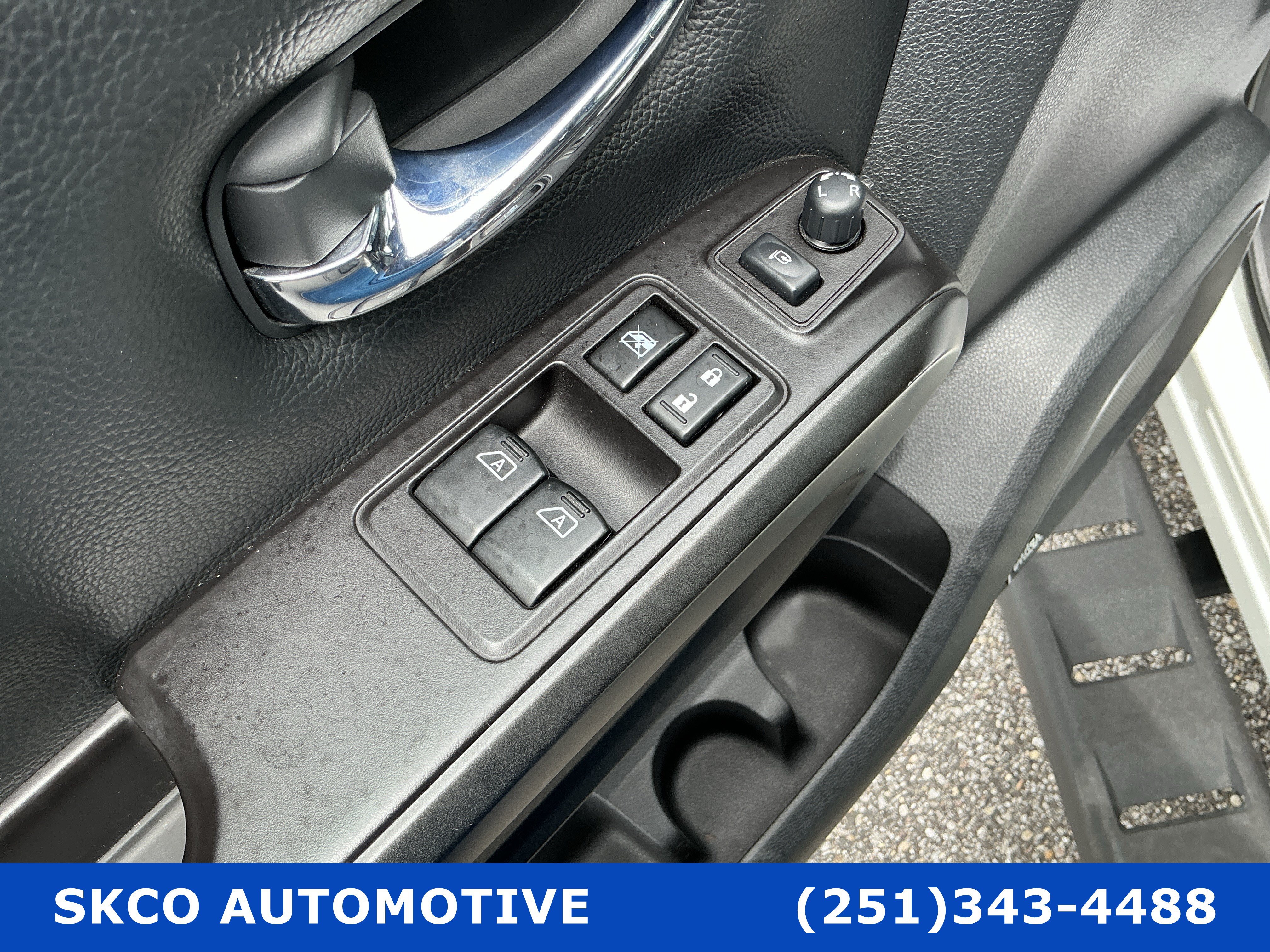 Used 2020 Nissan Titan PRO-4X w/ Pro-4x Convenience Package AWD/4WD image 22